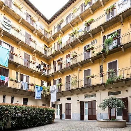 La Casa Di Ringhiera In Corso Sempione *