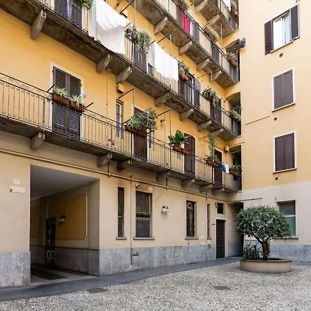 La Casa Di Ringhiera In Corso Sempione