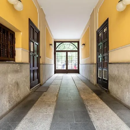 La Casa Di Ringhiera In Corso Sempione *