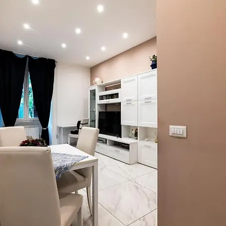 Apartment La Casa Di Ringhiera In Corso Sempione Milan